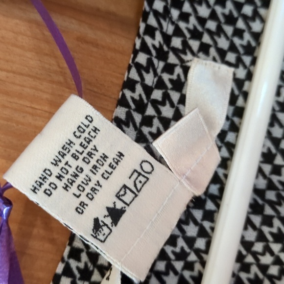 Max Studio Black and White Blouse Hi-Lo Lightweight Faux Wrap Blouse Size Small - Picture 5 of 9